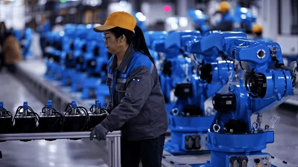China aposta em plano bilionário com milhões de robôs para nova revolução industrial